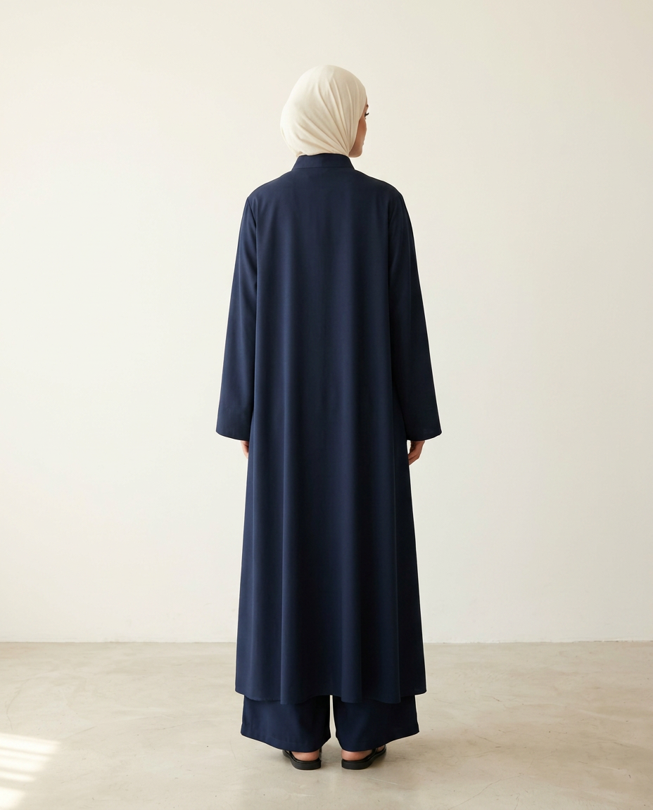Ensemble 02 vu de dos : tombé de la tunique et du pantalon
