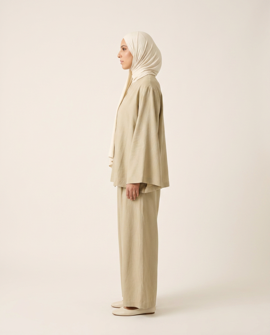 Ensemble 03 vue de profil, ampleur de la manche et du pantalon